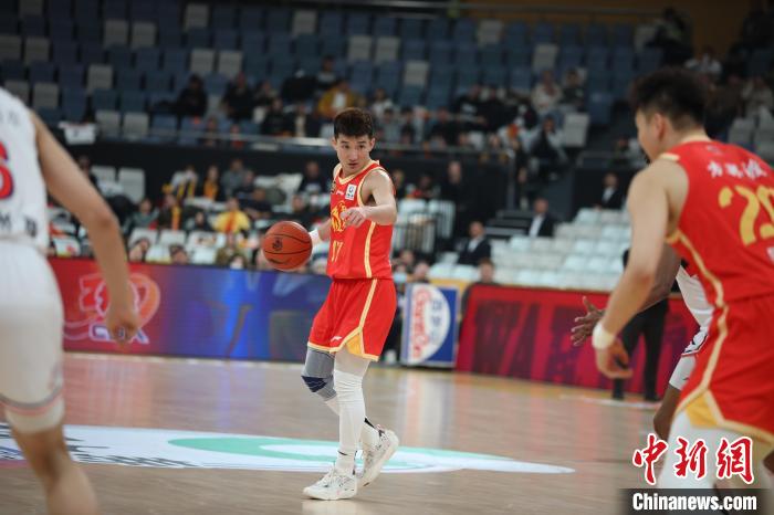 广厦主力控卫孙铭徽右跟骨骨折 预计休战四周