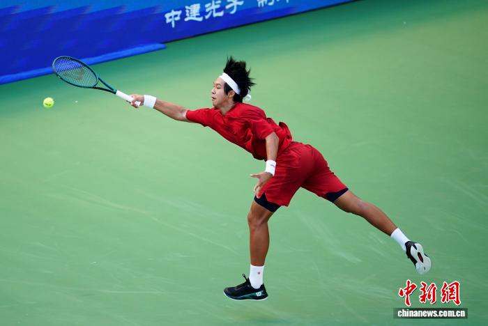 成都网球公开赛焦点战：商竣程不敌中岛布兰登