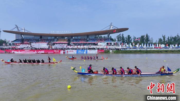 汨罗江国际龙舟赛开赛 传统文化与现代竞技交融