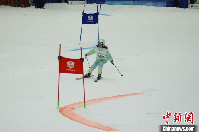 第五届粤港澳大湾区滑雪精英挑战赛在广州热雪