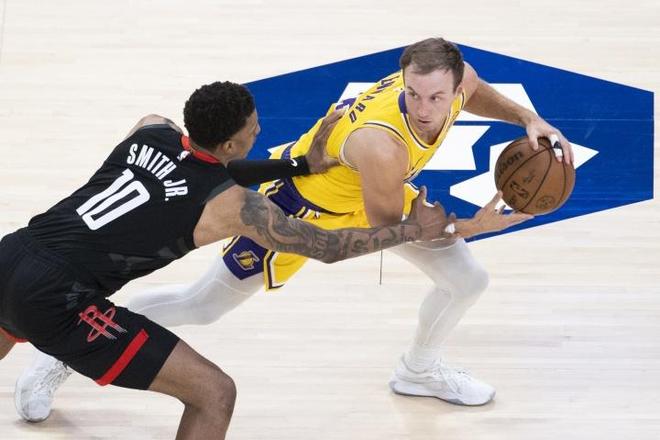 火箭队G1失利暴露命中率短板 前场篮板优势成G