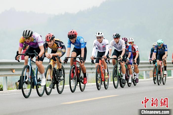 首届长江三峡自行车邀请赛在重庆忠县揭幕，主